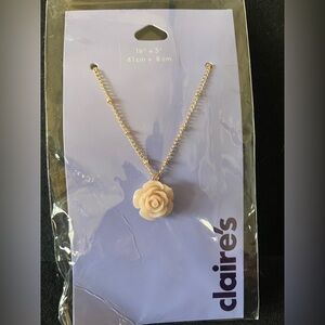 NWT Claire's Flower Necklace